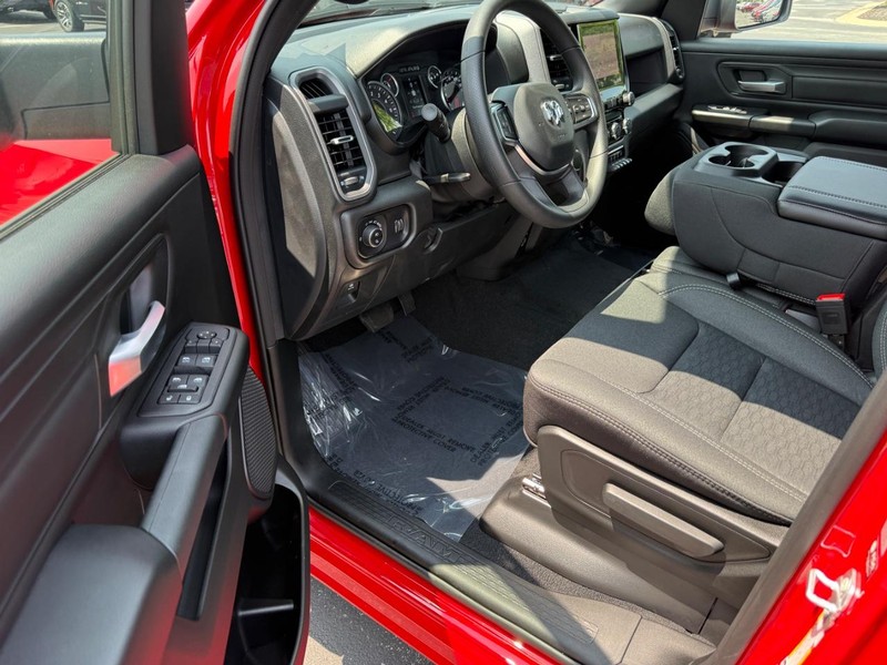 Ram 1500 Vehicle Full-screen Gallery Image 30