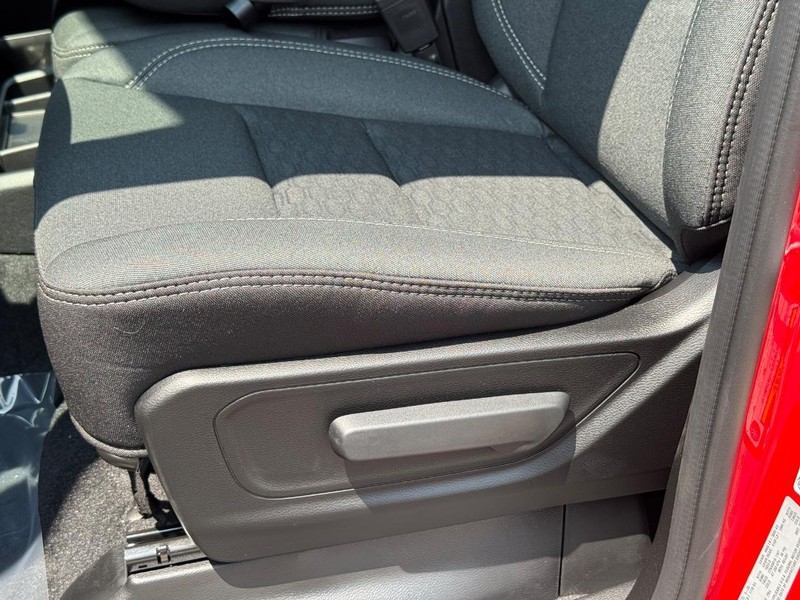 Ram 1500 Vehicle Full-screen Gallery Image 32