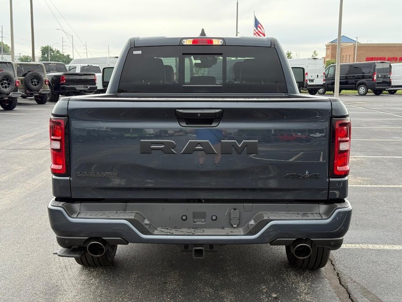 Ram 1500 Vehicle Full-screen Gallery Image 4