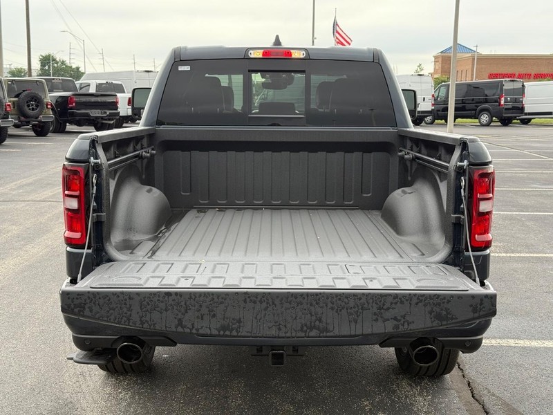 Ram 1500 Vehicle Full-screen Gallery Image 7