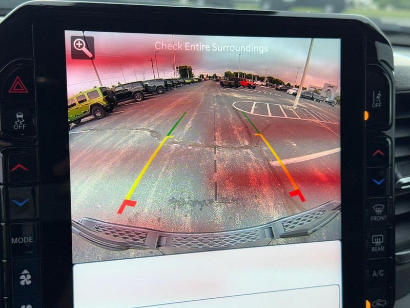 Ram 1500 Vehicle Full-screen Gallery Image 24