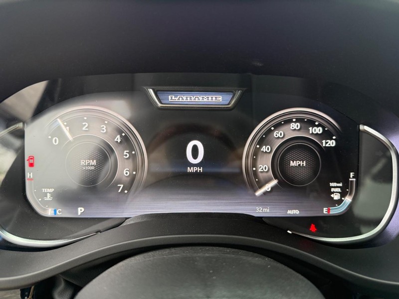 Ram 1500 Vehicle Full-screen Gallery Image 27