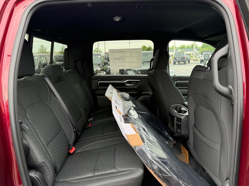 Ram 1500 Vehicle Full-screen Gallery Image 11