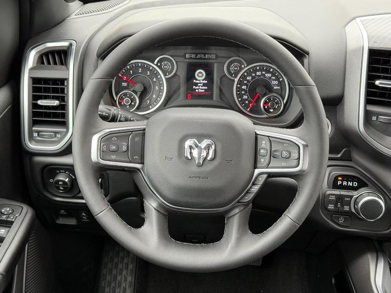 Ram 1500 Vehicle Full-screen Gallery Image 14