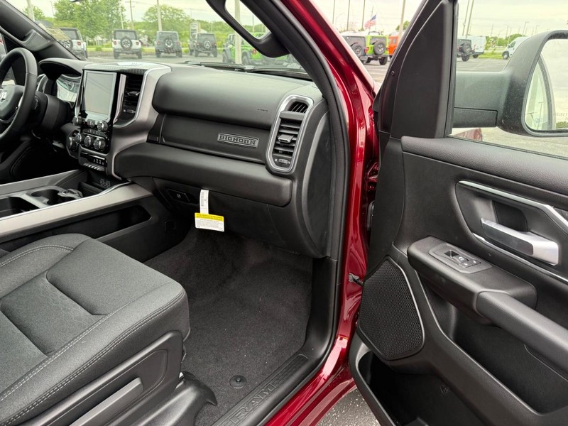 Ram 1500 Vehicle Full-screen Gallery Image 15