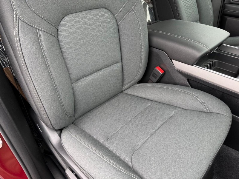 Ram 1500 Vehicle Full-screen Gallery Image 16