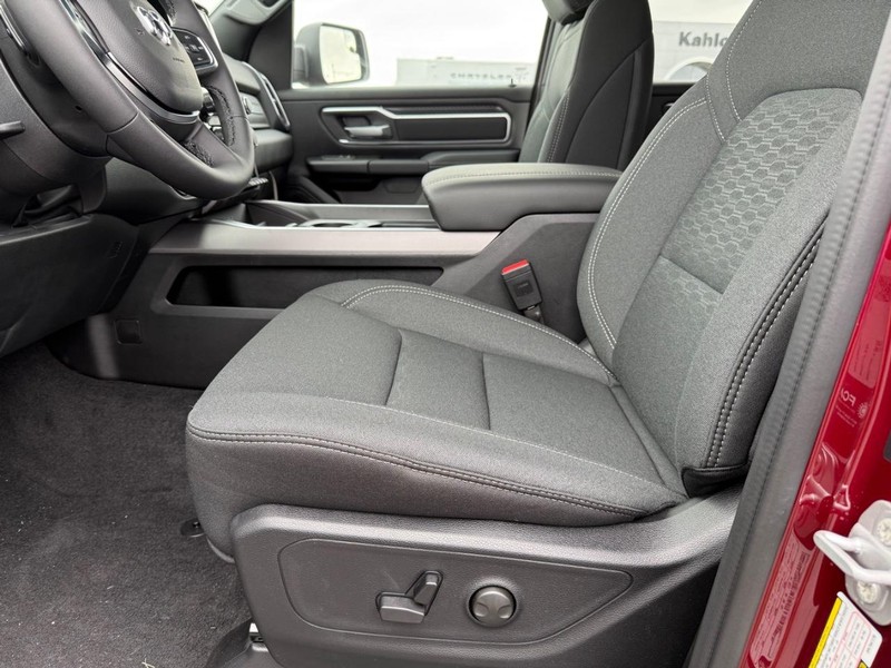 Ram 1500 Vehicle Full-screen Gallery Image 18