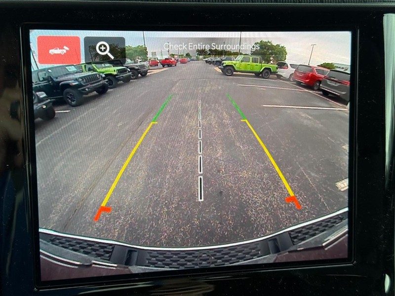 Ram 1500 Vehicle Full-screen Gallery Image 25