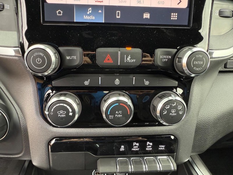 Ram 1500 Vehicle Full-screen Gallery Image 26