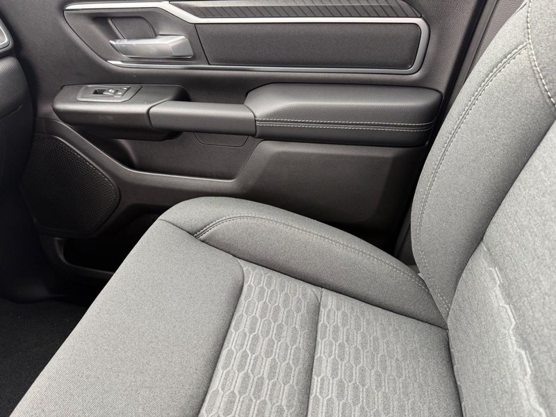 Ram 1500 Vehicle Full-screen Gallery Image 28