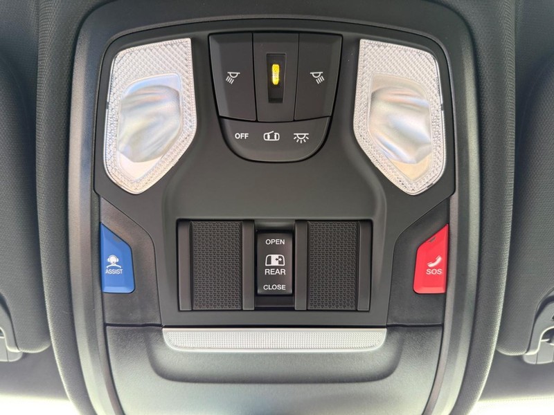 Ram 1500 Vehicle Full-screen Gallery Image 29