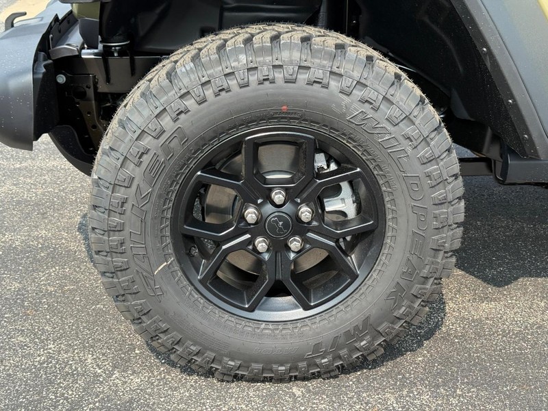 Jeep Wrangler Vehicle Full-screen Gallery Image 8