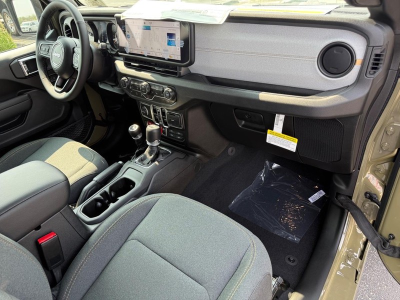 Jeep Wrangler Vehicle Full-screen Gallery Image 12