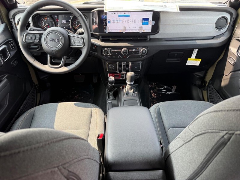 Jeep Wrangler Vehicle Full-screen Gallery Image 17