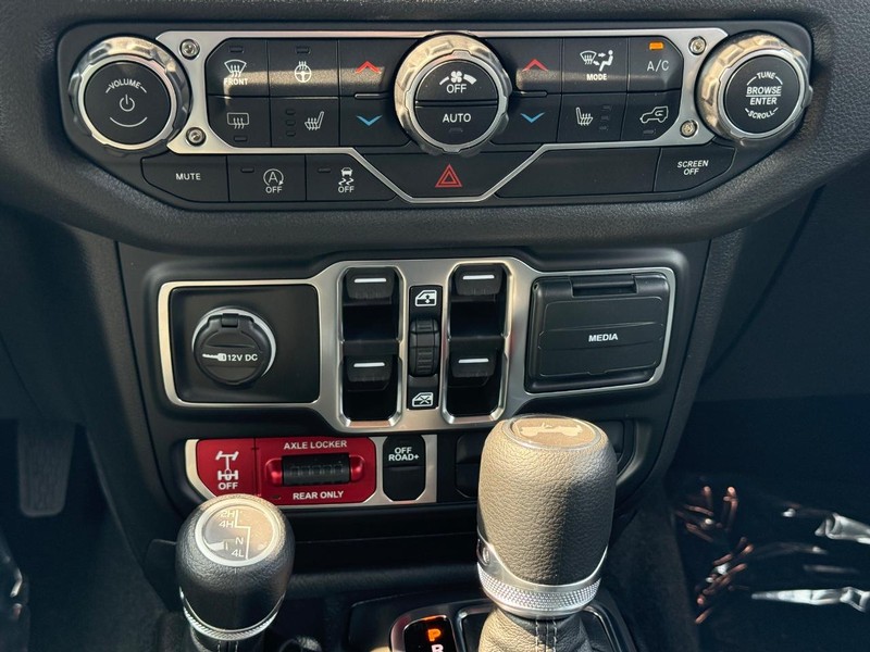 Jeep Wrangler Vehicle Full-screen Gallery Image 23