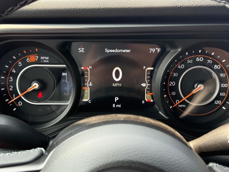 Jeep Wrangler Vehicle Full-screen Gallery Image 28