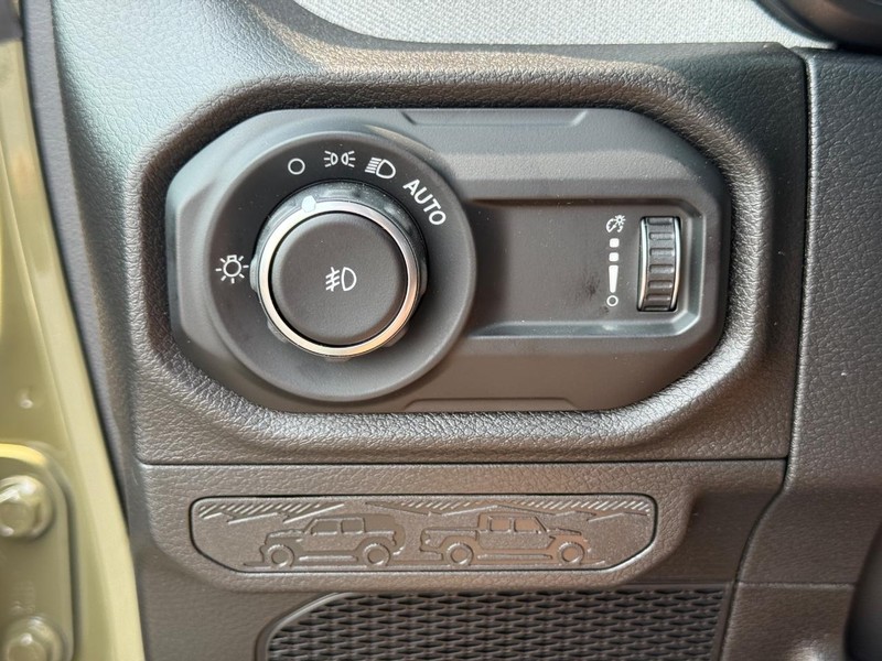 Jeep Wrangler Vehicle Full-screen Gallery Image 30