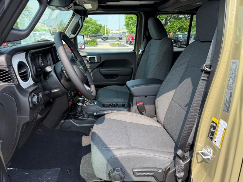 Jeep Wrangler Vehicle Full-screen Gallery Image 33