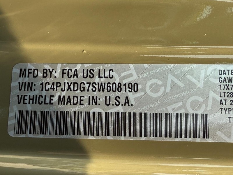 Jeep Wrangler Vehicle Full-screen Gallery Image 35