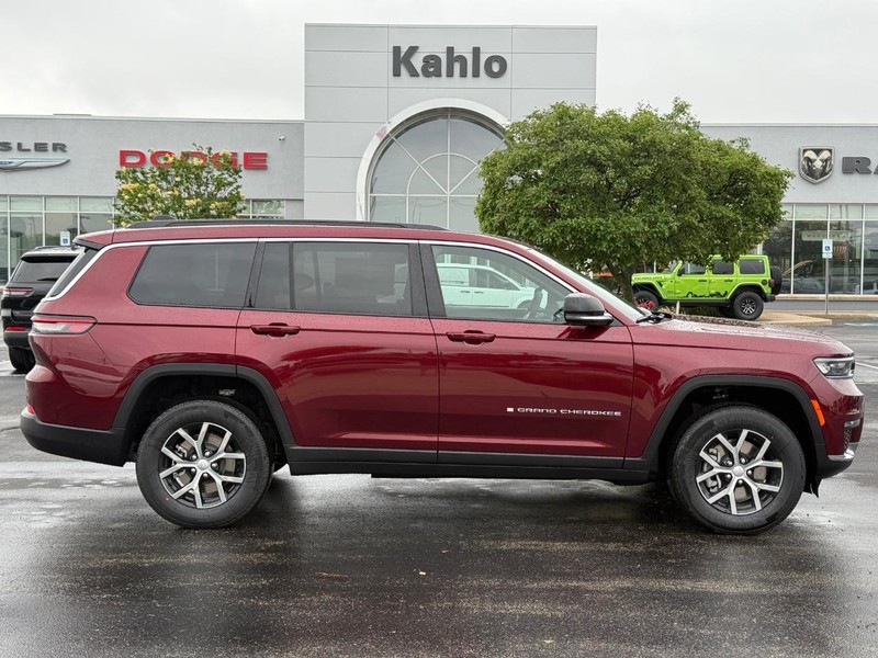 Jeep Grand Cherokee L Vehicle Full-screen Gallery Image 2