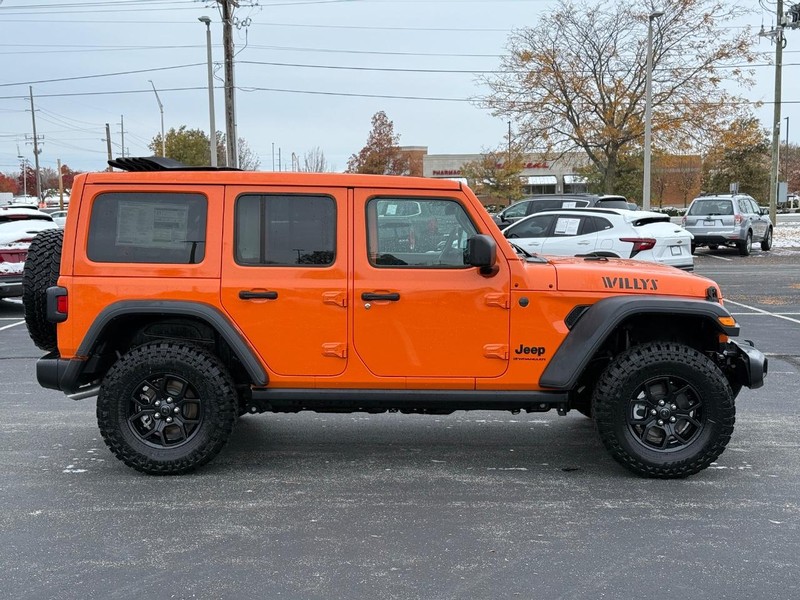 Jeep Wrangler Vehicle Full-screen Gallery Image 2