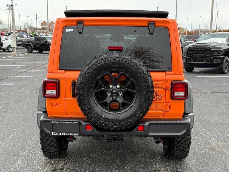Jeep Wrangler Vehicle Full-screen Gallery Image 4