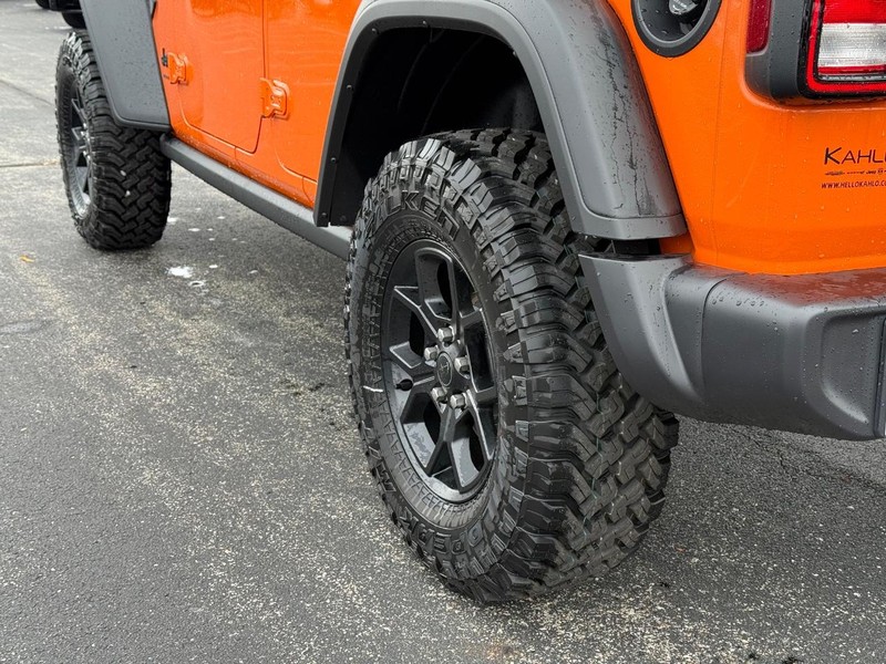 Jeep Wrangler Vehicle Full-screen Gallery Image 6