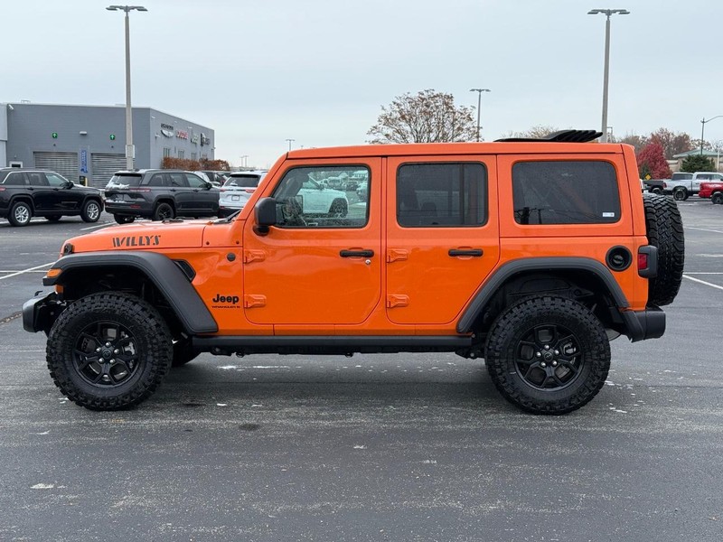 Jeep Wrangler Vehicle Full-screen Gallery Image 8