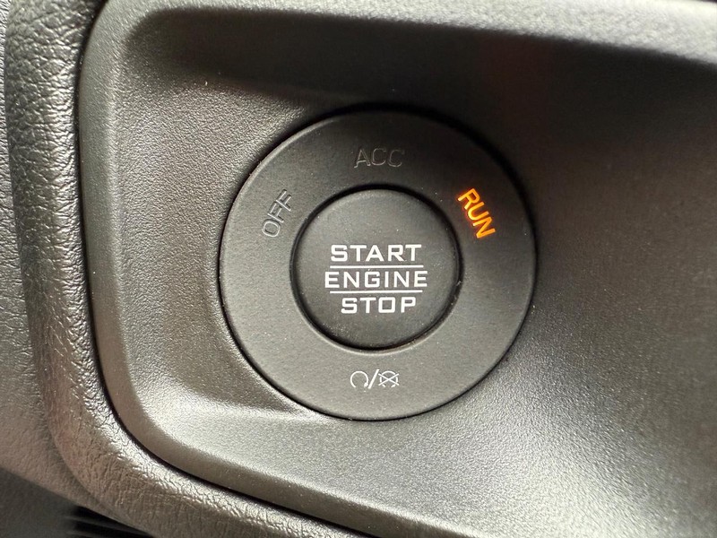 Jeep Wrangler Vehicle Full-screen Gallery Image 23