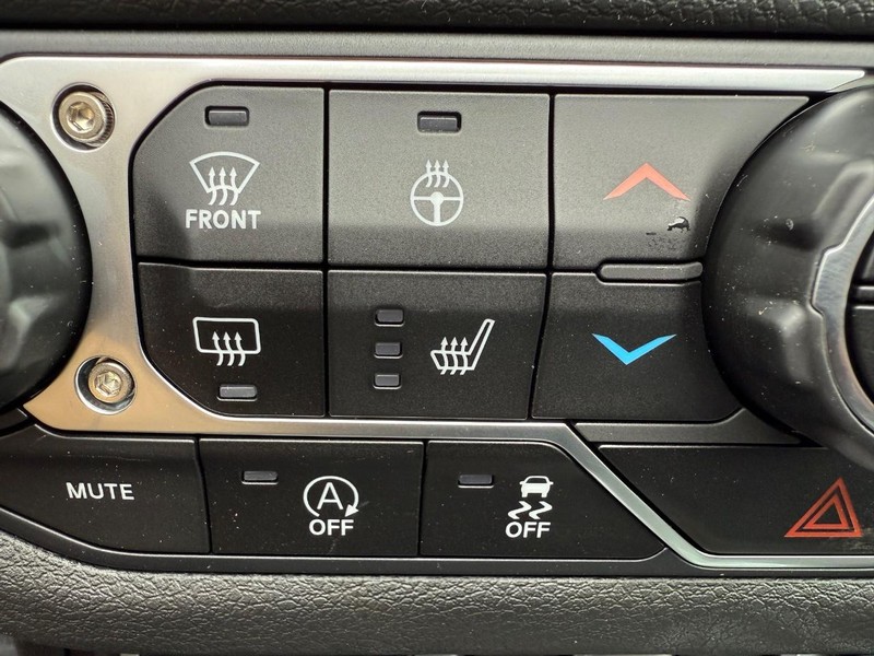 Jeep Wrangler Vehicle Full-screen Gallery Image 24