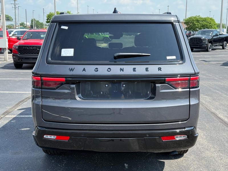 Jeep Wagoneer L Vehicle Full-screen Gallery Image 4