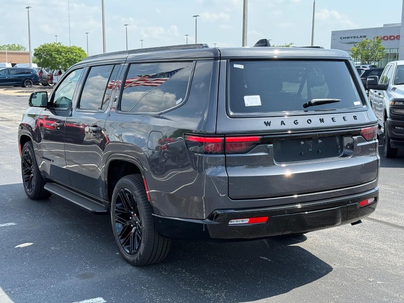 Jeep Wagoneer L Vehicle Full-screen Gallery Image 5