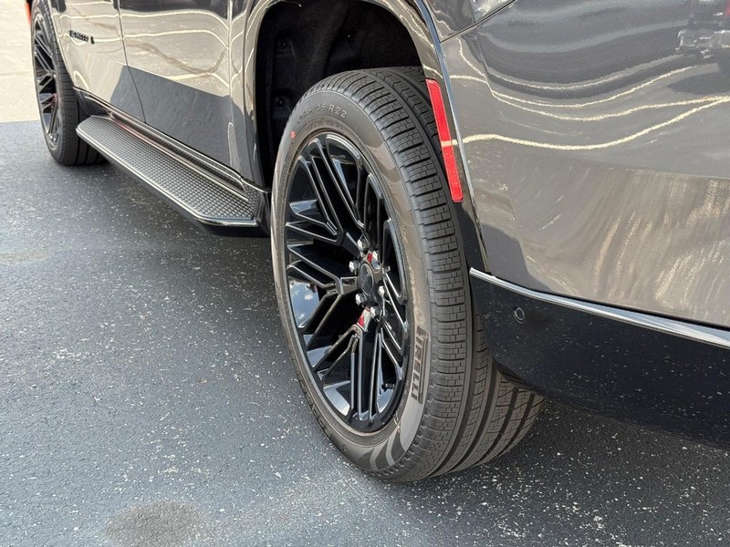 Jeep Wagoneer L Vehicle Full-screen Gallery Image 6