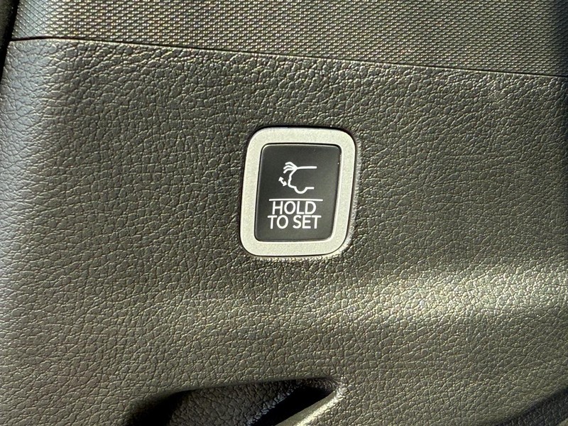 Jeep Wagoneer L Vehicle Full-screen Gallery Image 8