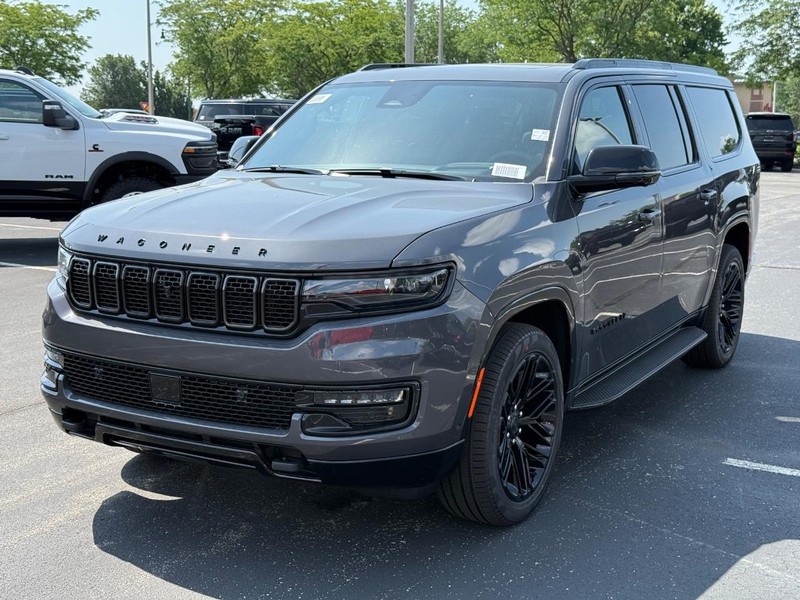 Jeep Wagoneer L Vehicle Full-screen Gallery Image 10