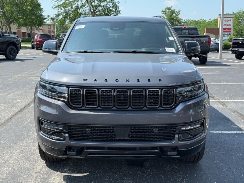 Jeep Wagoneer L Vehicle Full-screen Gallery Image 11