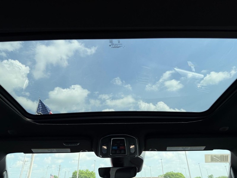 Jeep Wagoneer L Vehicle Full-screen Gallery Image 15