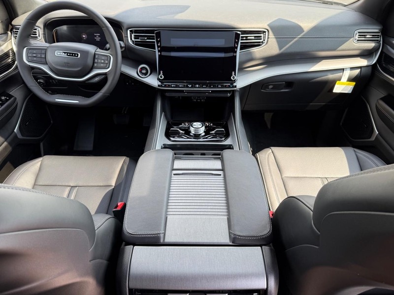 Jeep Wagoneer L Vehicle Full-screen Gallery Image 16