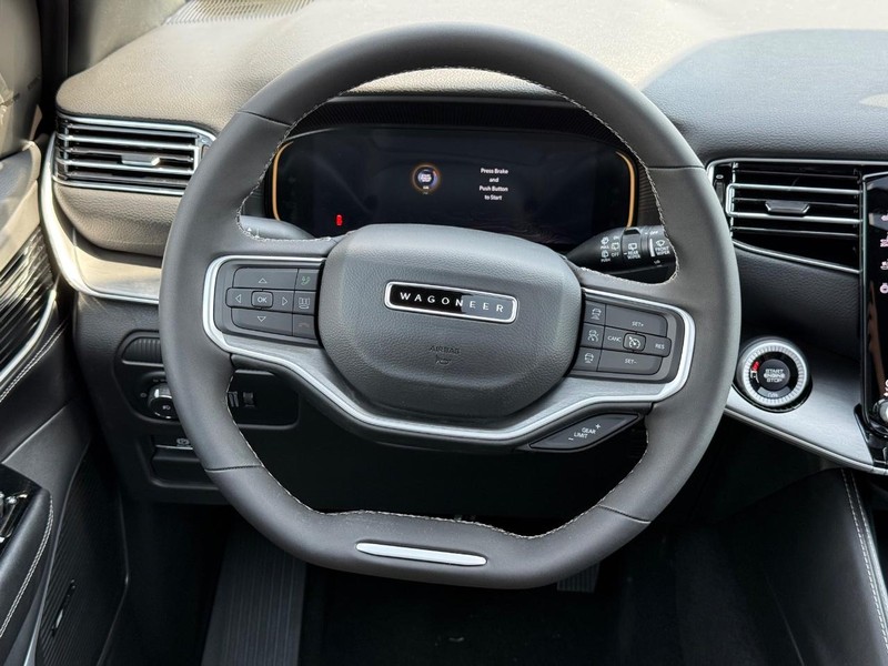 Jeep Wagoneer L Vehicle Full-screen Gallery Image 17