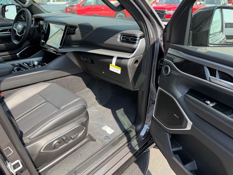 Jeep Wagoneer L Vehicle Full-screen Gallery Image 18