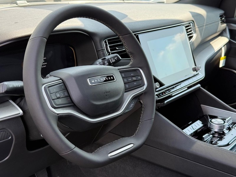 Jeep Wagoneer L Vehicle Full-screen Gallery Image 22