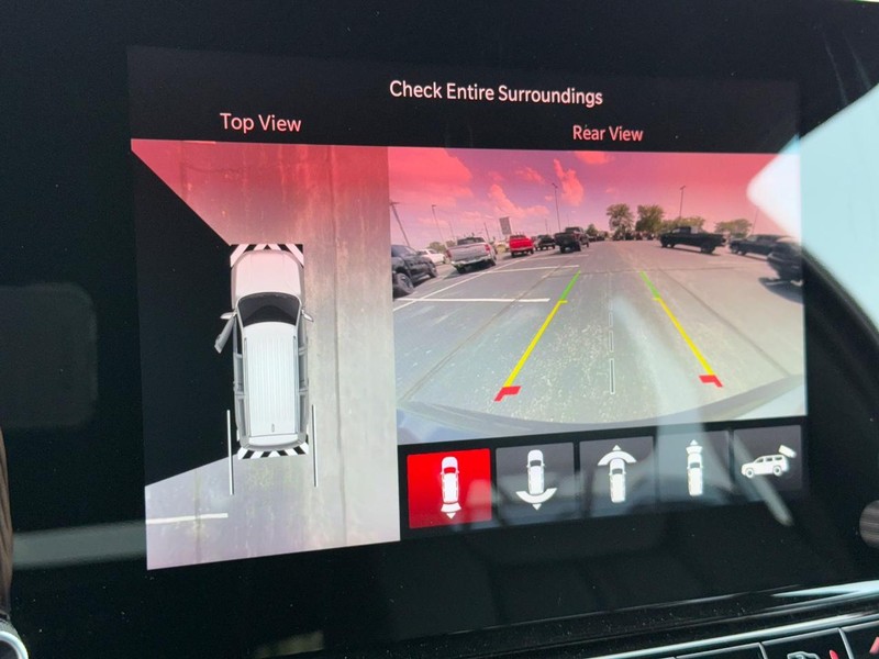 Jeep Wagoneer L Vehicle Full-screen Gallery Image 28