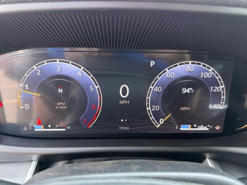 Jeep Wagoneer L Vehicle Full-screen Gallery Image 32