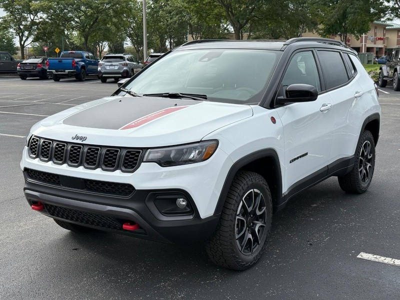 Jeep Compass Vehicle Full-screen Gallery Image 9