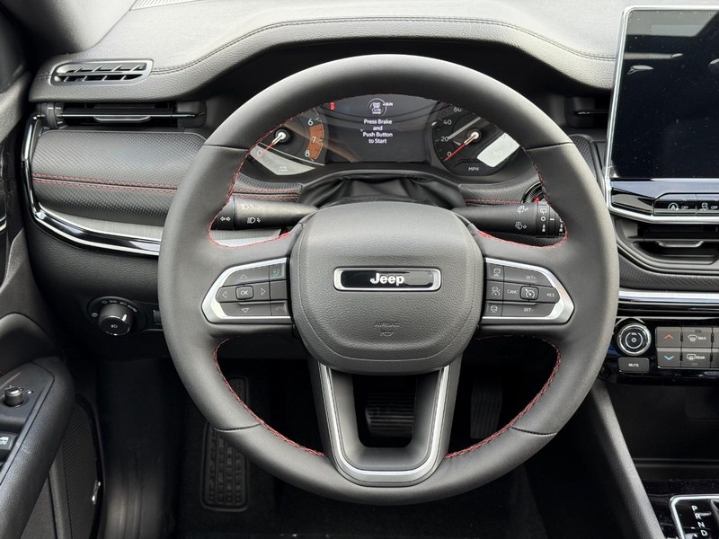 Jeep Compass Vehicle Full-screen Gallery Image 15