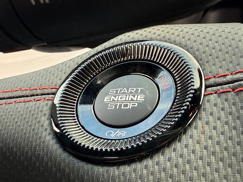 Jeep Compass Vehicle Full-screen Gallery Image 23