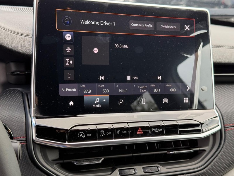 Jeep Compass Vehicle Full-screen Gallery Image 24