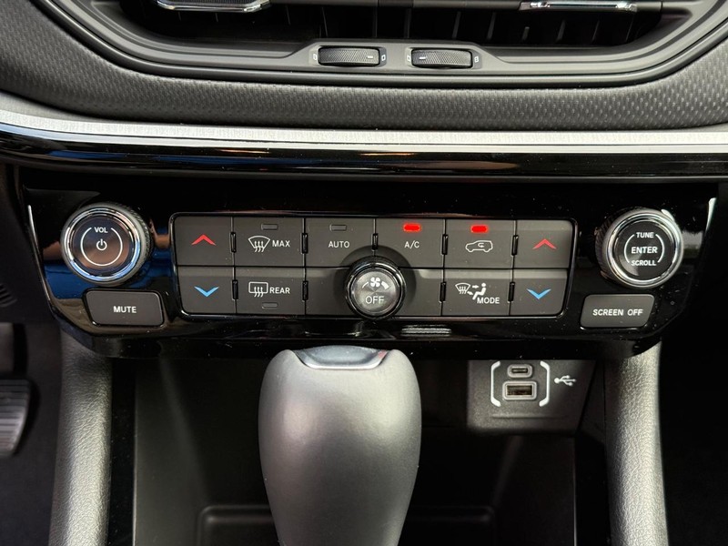 Jeep Compass Vehicle Full-screen Gallery Image 26