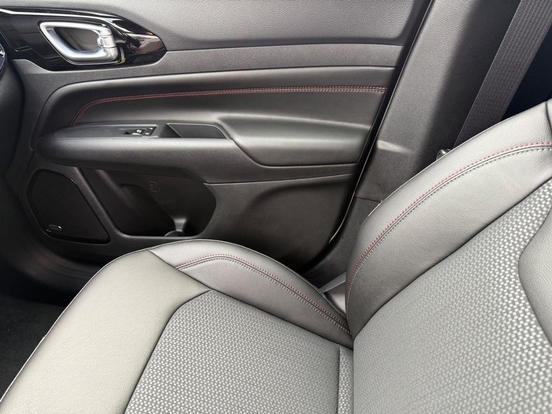 Jeep Compass Vehicle Full-screen Gallery Image 28