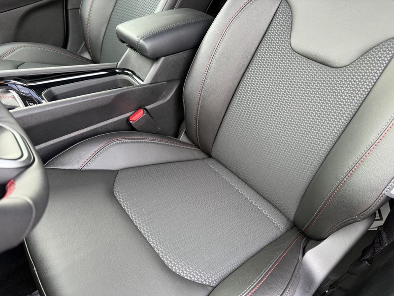 Jeep Compass Vehicle Full-screen Gallery Image 32